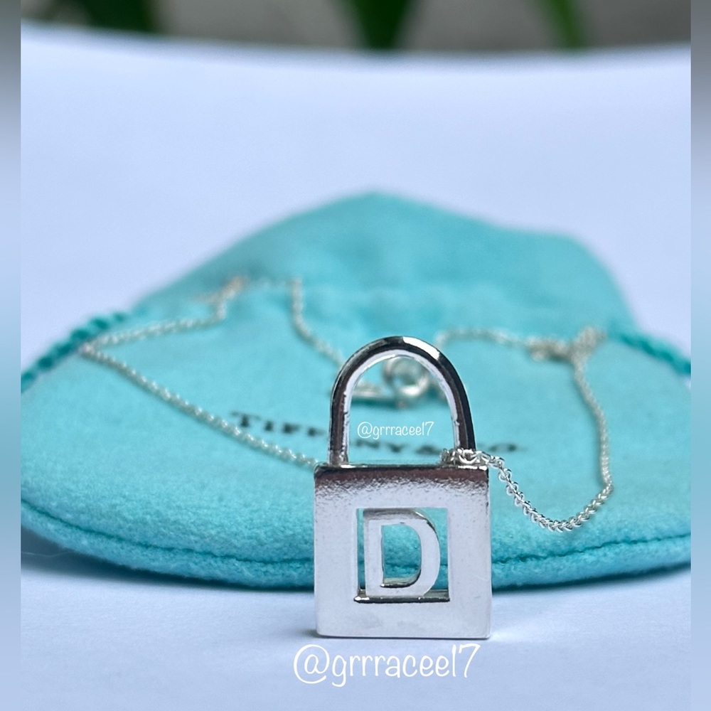 AUTH rare vintage Tiffany & Co. Letter “D” padlock pendant necklace🔒